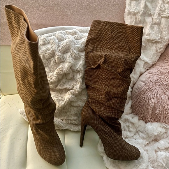 Colin Stuart Faux Leather Animal Print Platform Heeled Boots Size 11B - Picture 4 of 16